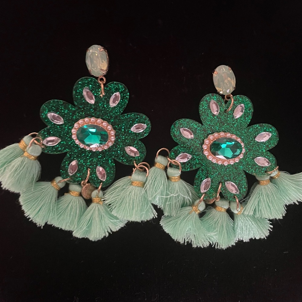 BNWT flower / tassel statement earrings